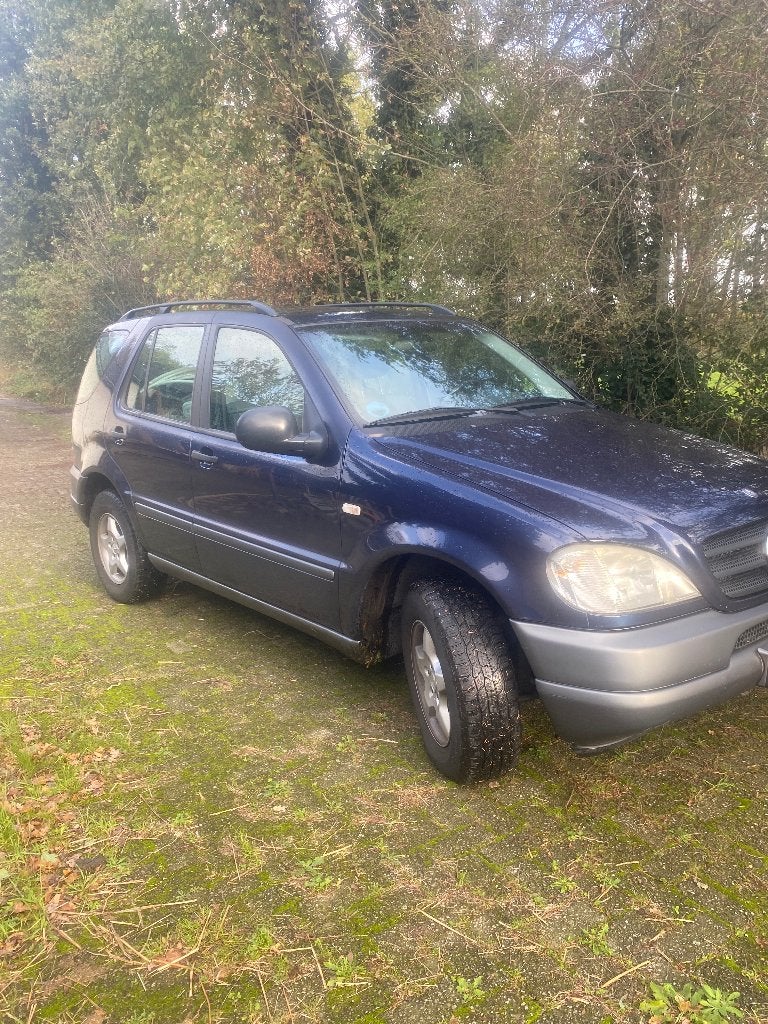 GERESERVEERD Mercedes ML 230, Auto's, Beige, 4 cilinders, Blauw, 120 €/maand