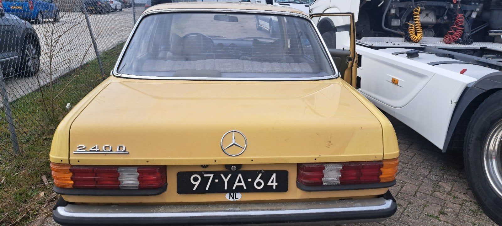Mercedes-Benz 200-Serie 2.4 240 D AUT 1977 Geel, foto 9