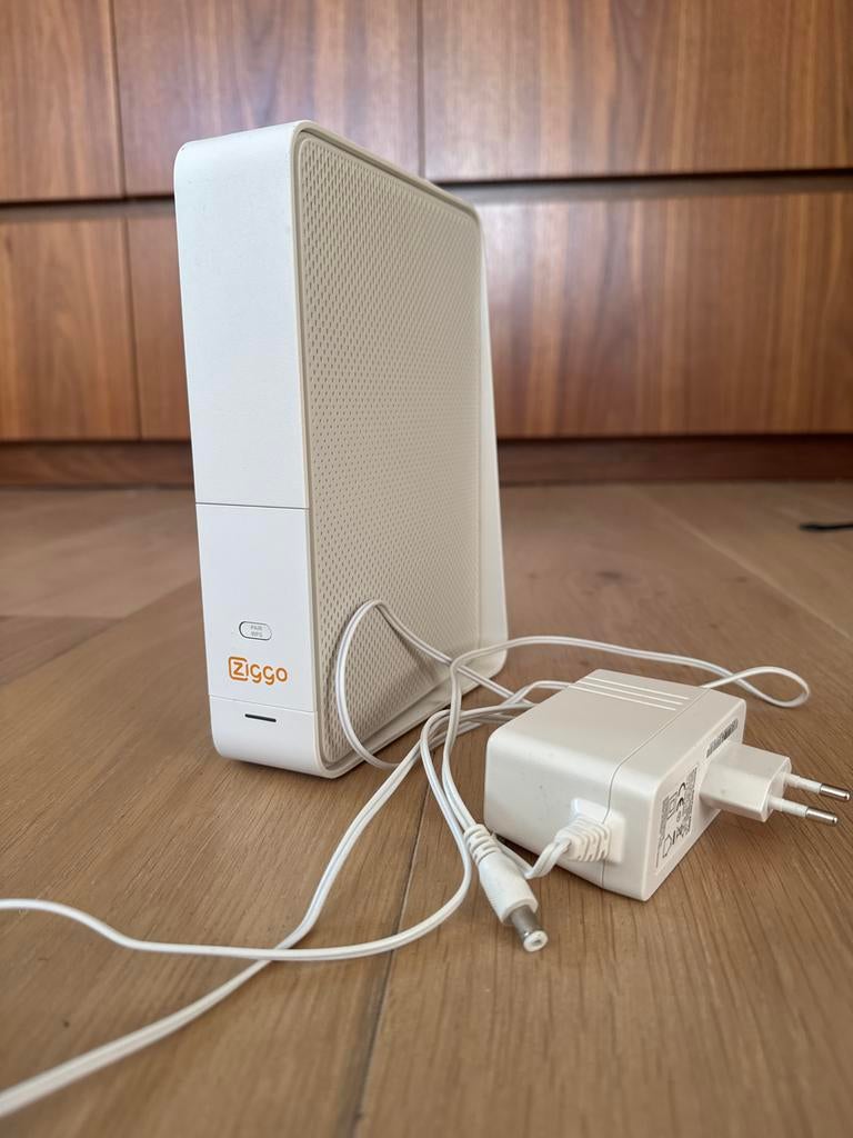 Ziggo Kabelmodem/Router -  arris TG2492LG, Ophalen of Verzenden, Gebruikt, Router met modem