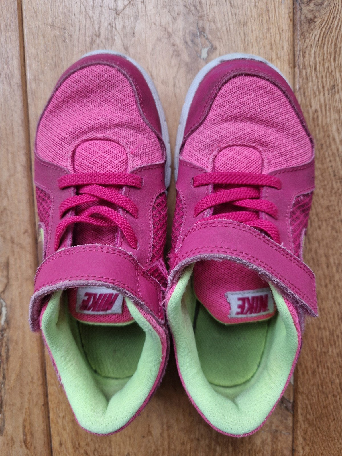 Nike sportschoenen maat 30 - Roze gymschoenen, Kinderen en Baby's, Kinderkleding | Schoenen en Sokken, Meisje, Ophalen of Verzenden