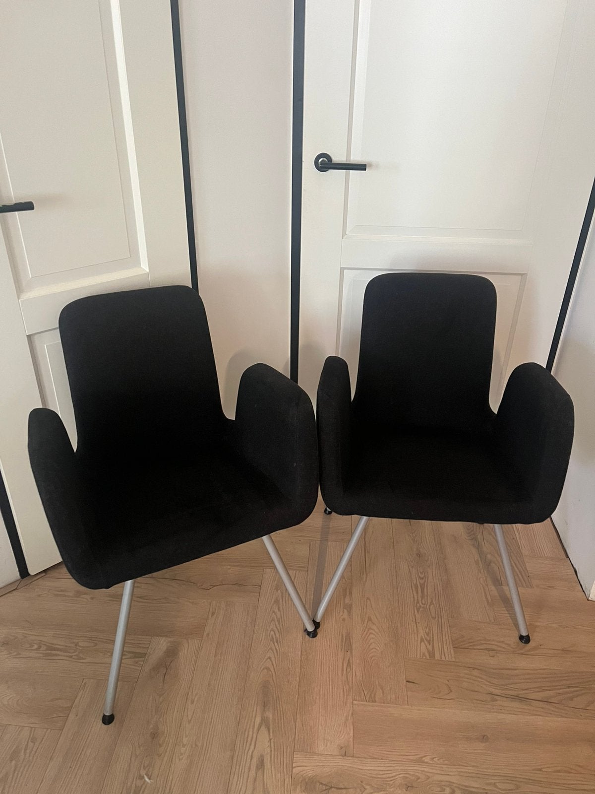 Set van 2 zwarte eetkamerstoelen met armleuningen, Ophalen, Zo goed als nieuw, Zwart, Twee