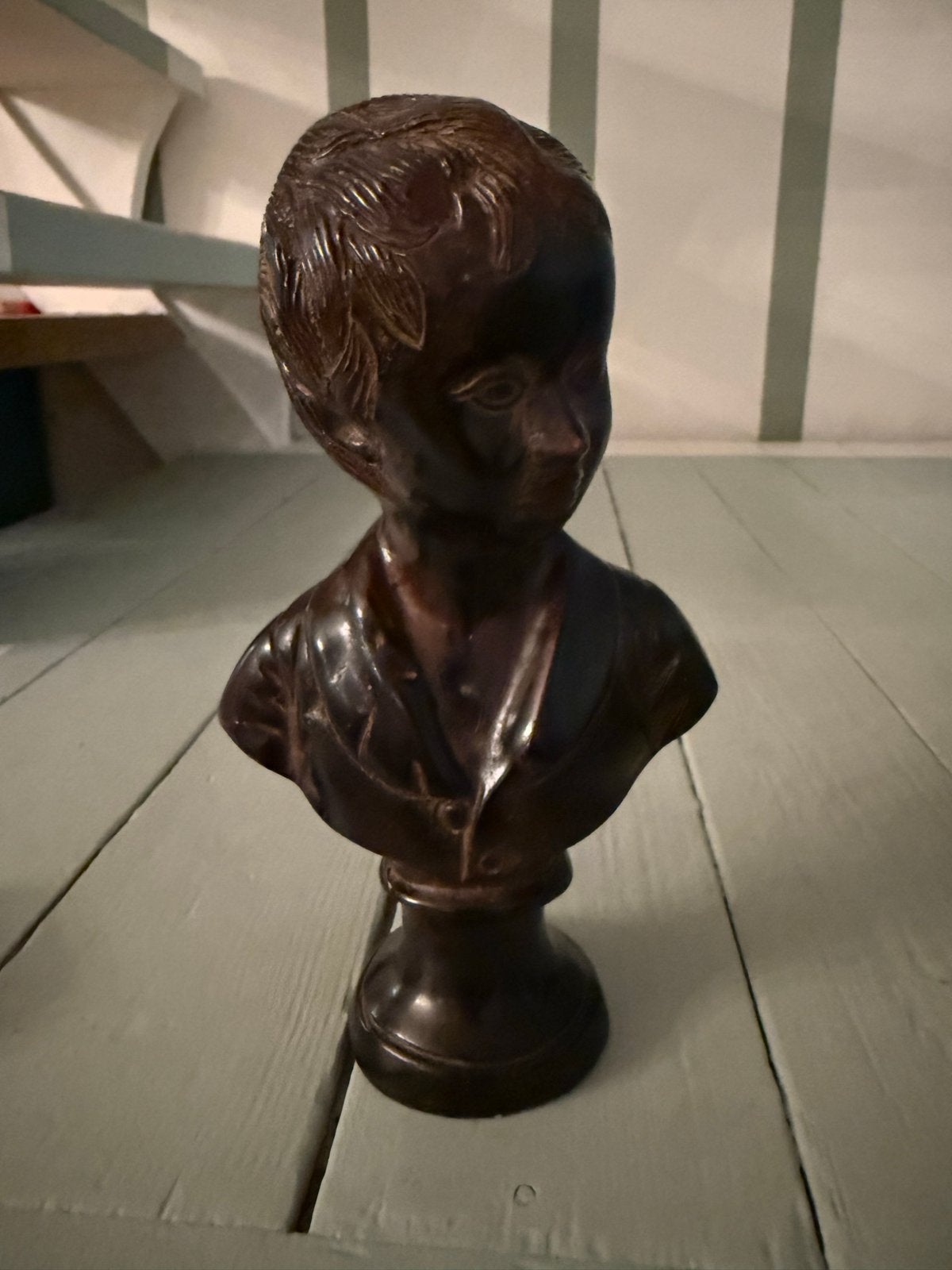 Antieke bronzen buste van een jongen, Ophalen, Buste, 20 - 50 cm, Bruin