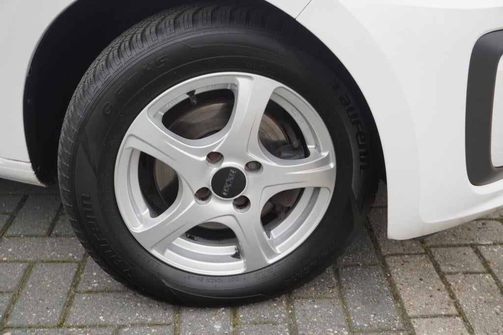 Volkswagen Up! 1.0 BMT move up! / Bluetooth / Airco / NAP, Voorwielaandrijving, Stof, Gebruikt, Wit
