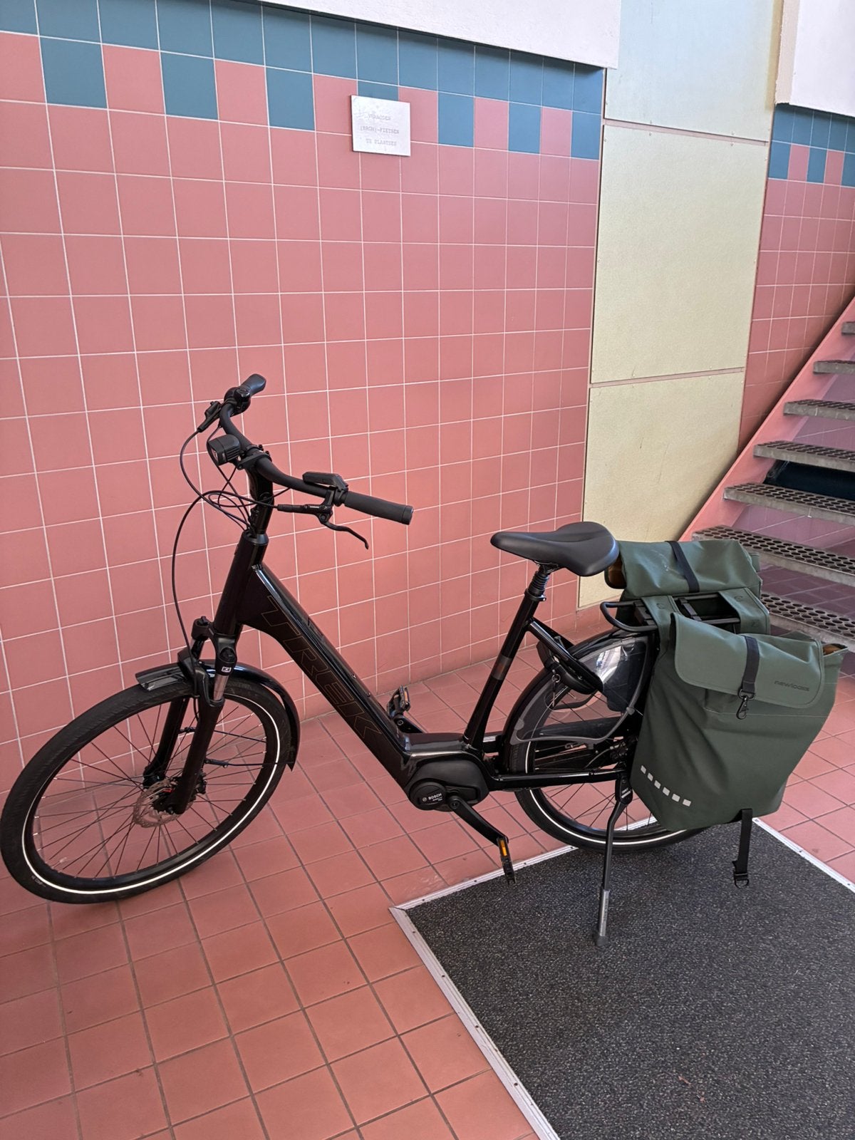 Te koop elektrische fiets 1 x Trek District+ 2 Lowstep, Ophalen, Zo goed als nieuw, Overige merken