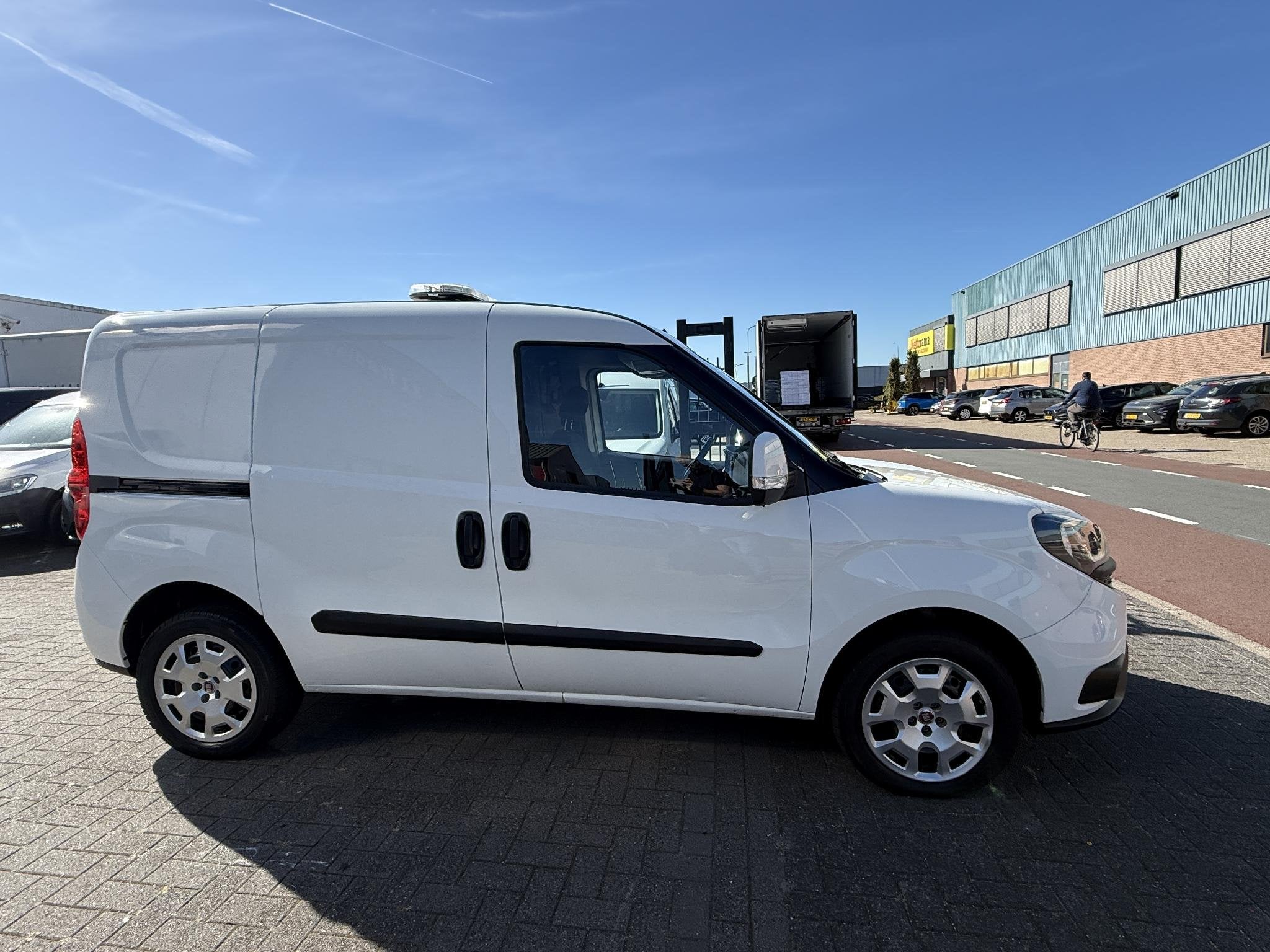 Fiat Doblò Cargo 1.4 T-Jet Natural Power L1H1 SX AARDGAS CN, Auto's, Voorwielaandrijving, 1408 kg, Stof, Gebruikt