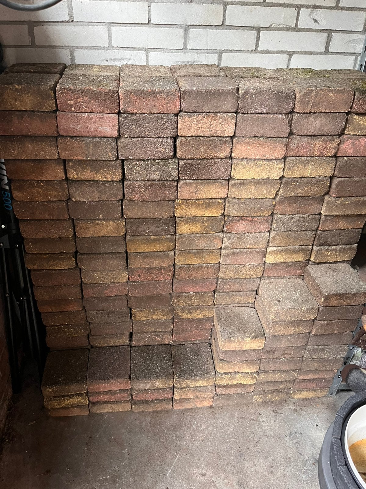 GRATIS - Klinkers uit tuin (300 stuks), Ophalen, Gebruikt, Beton, Terrastegels