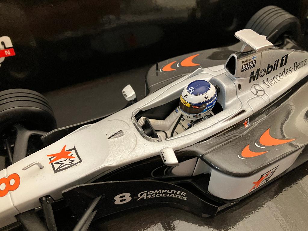 ✅ Mika Häkkinen 1:18 McLaren Mercedes MP4/13 World Champion, Verzamelen, Automerken, Motoren en Formule 1, Ophalen of Verzenden