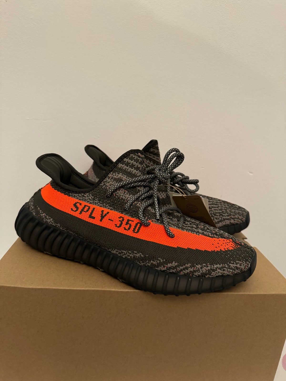 Adidas Yeezy Boost 350 V2 Carbon Beluga Sneakers Maat 44, Kleding | Heren, Schoenen, Ophalen of Verzenden, Nieuw, Overige kleuren