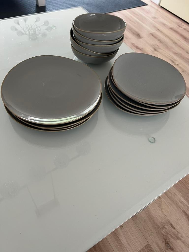 Keltum servies: borden en kommen, grijs, Ophalen, Gebruikt, Keramiek, Effen