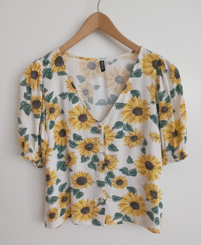 H&M Divided zonnebloemen blouse, maat M, H&M Divided, Zo goed als nieuw, Stichting Angel's Choice, Angelschoice@gmail.com