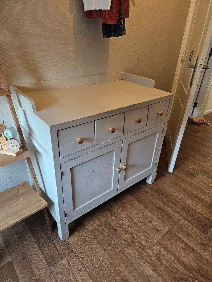 Lichtgrijze commode, Ophalen, Gebruikt, 50 tot 70 cm, 100 cm of meer