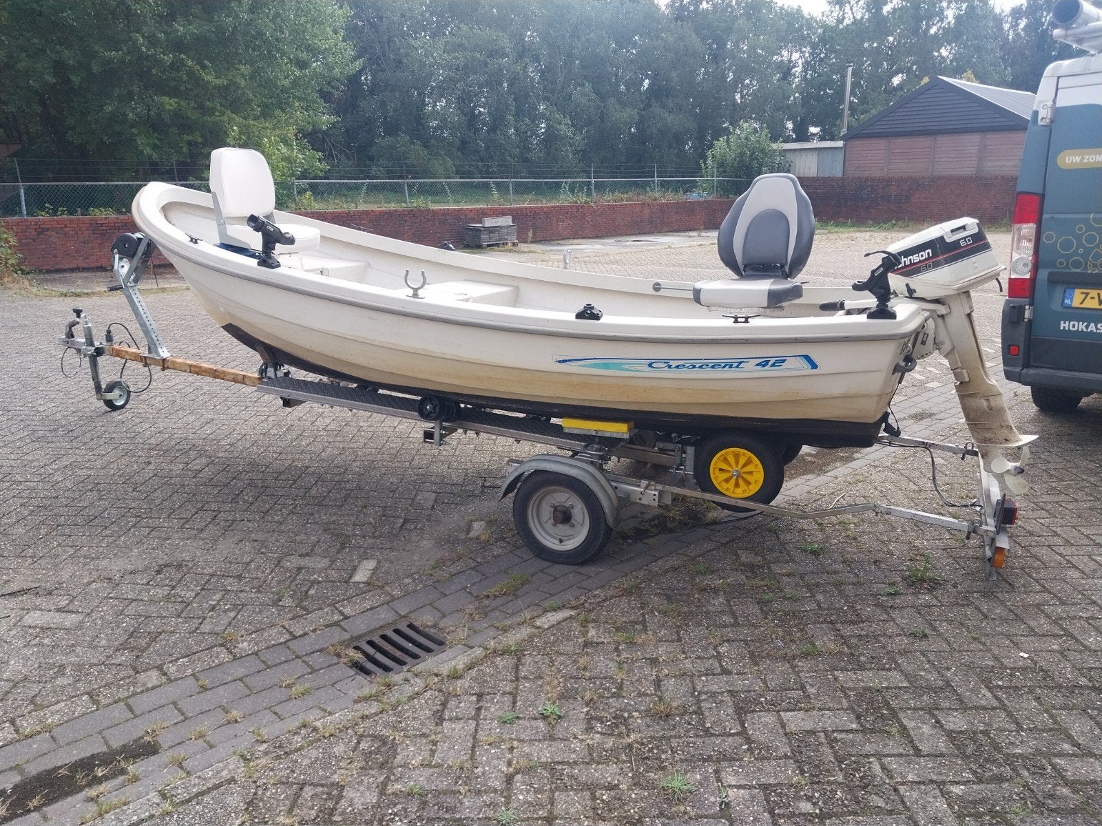 Crescent 420 visboot buitenboordmotor en trai, Watersport en Boten, Ophalen of Verzenden, Zo goed als nieuw, Benzine, Buitenboordmotor