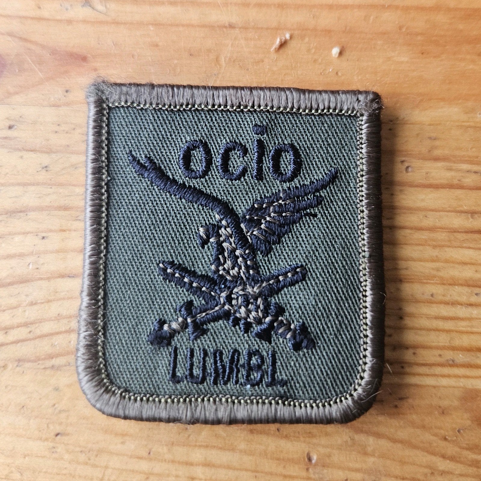 Borstzakembleem OCIO LUMBL, Verzamelen, Militaria | Algemeen, Ophalen of Verzenden, Landmacht, Nederland, Embleem of Badge