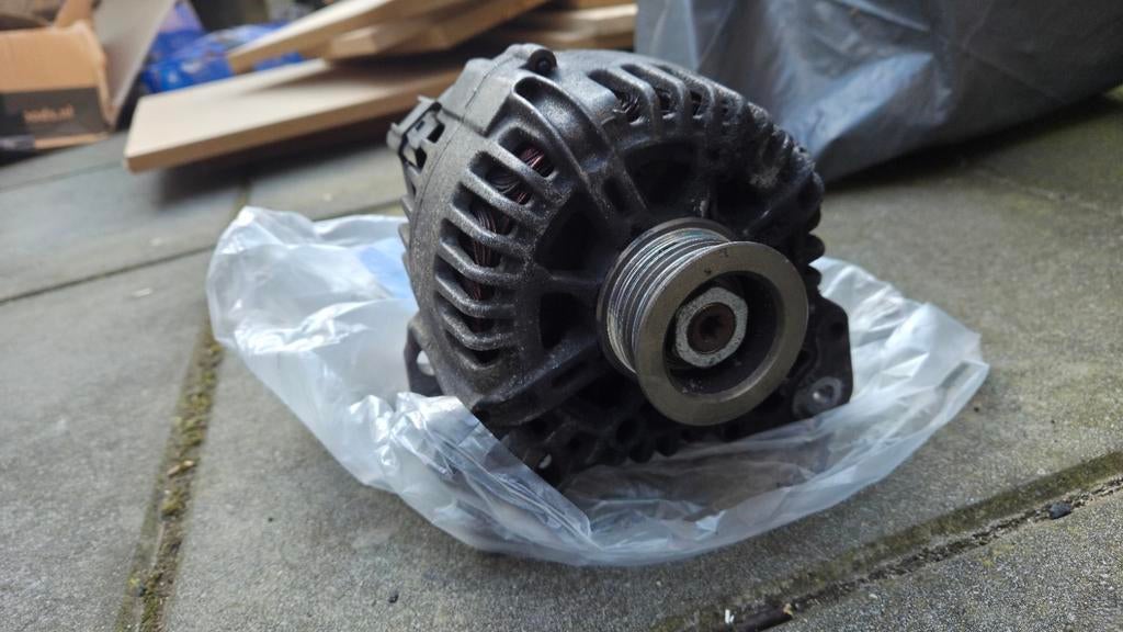 VW golf 5 dynamo alternator 1.6 fsi 1.6fsi, Ophalen of Verzenden, Gebruikt, Volkswagen
