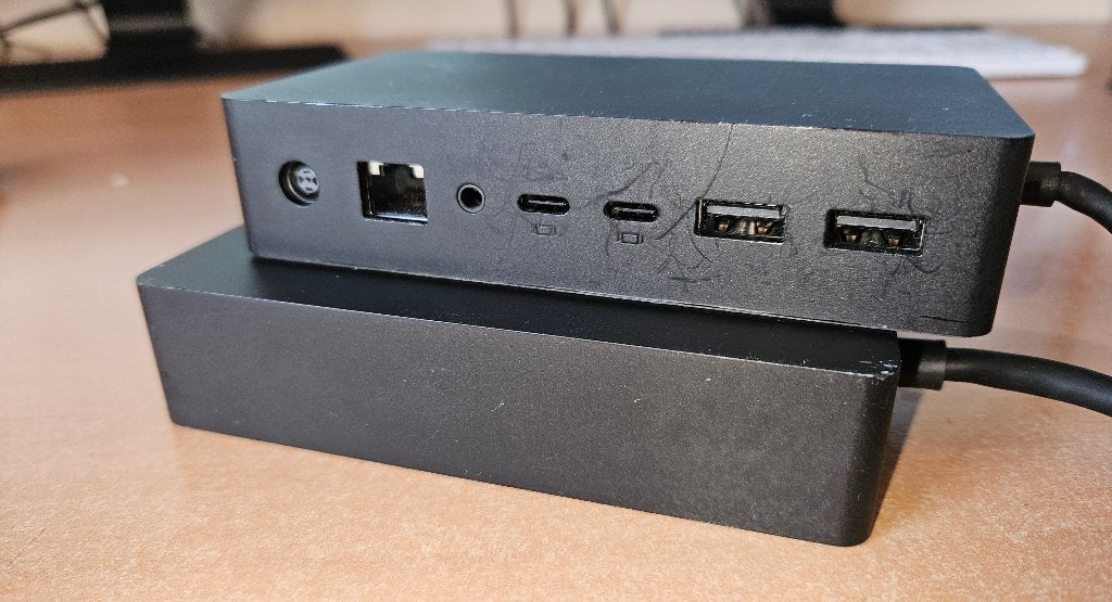 Microsoft Surface Dock 2, Docking station, Laptop, Ophalen of Verzenden, Zo goed als nieuw