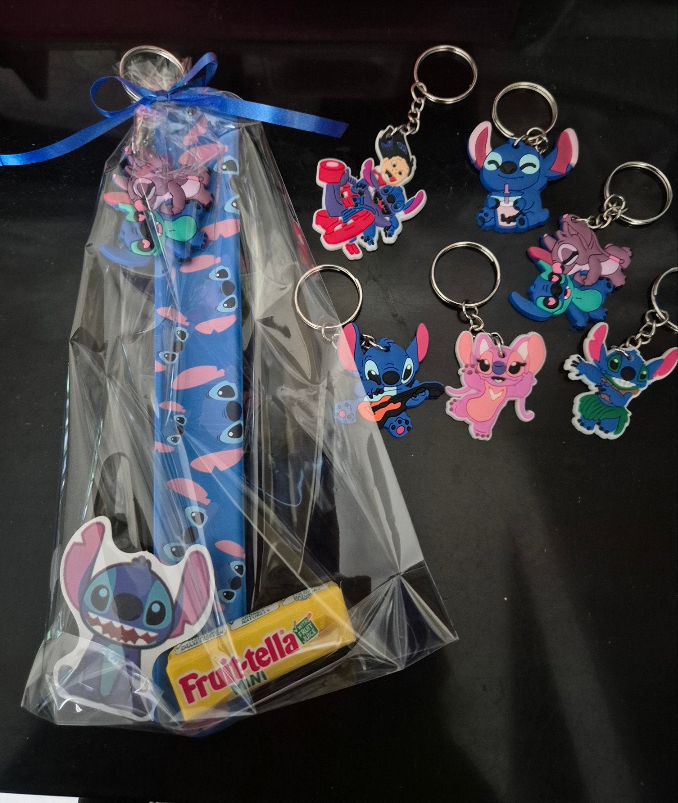 Traktatie stitch sleutelhanger,klaparmband ,sticker+snoepje, Ophalen of Verzenden, Nieuw, Feestartikel, Verjaardag