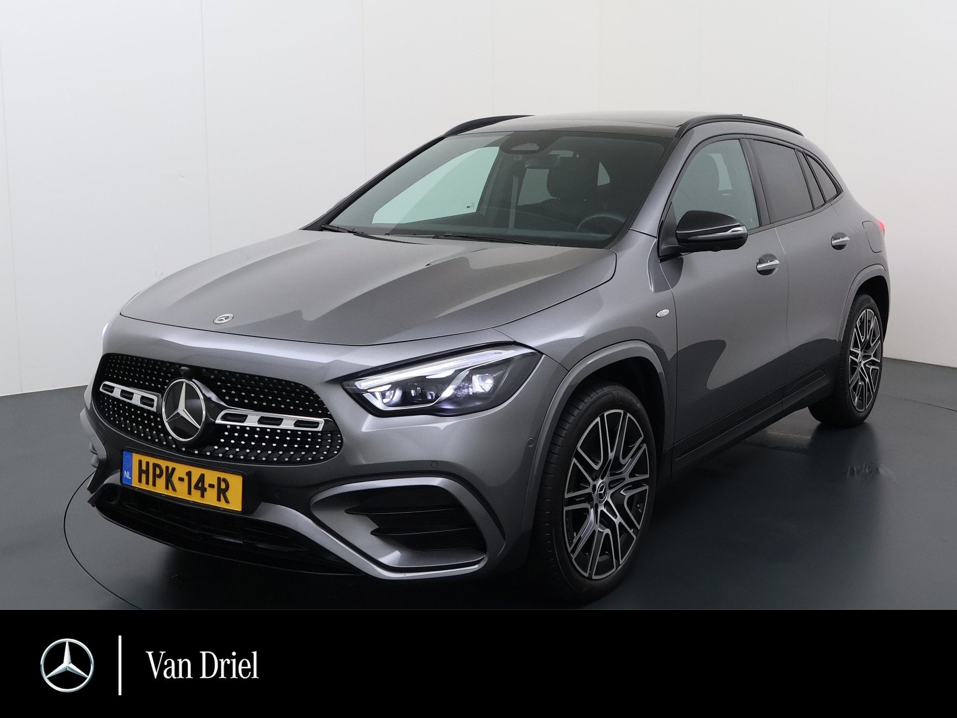 Mercedes-Benz GLA 250 e AMG line | Pano Trekhaak HUD Memory, Auto's, 4 cilinders, Verblindingsvrij grootlicht, 15 kWh, Bedrijf
