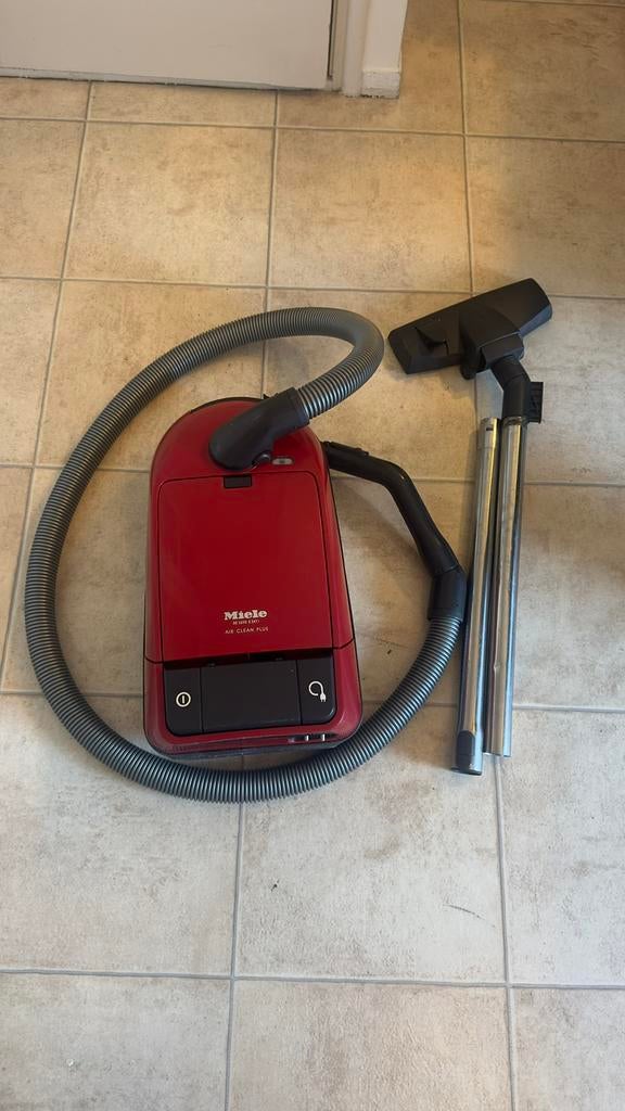 Miele stofzuiger, Witgoed en Apparatuur, Stofzuigers, Ophalen, Zo goed als nieuw, 1200 tot 1600 watt