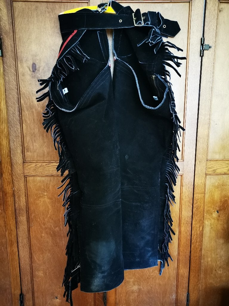 Leren Western Chaps – Dik Suède – Maat M – Werk & Show, Dieren en Toebehoren, Gebruikt, Ritssluiting, Ophalen of Verzenden, Zwart