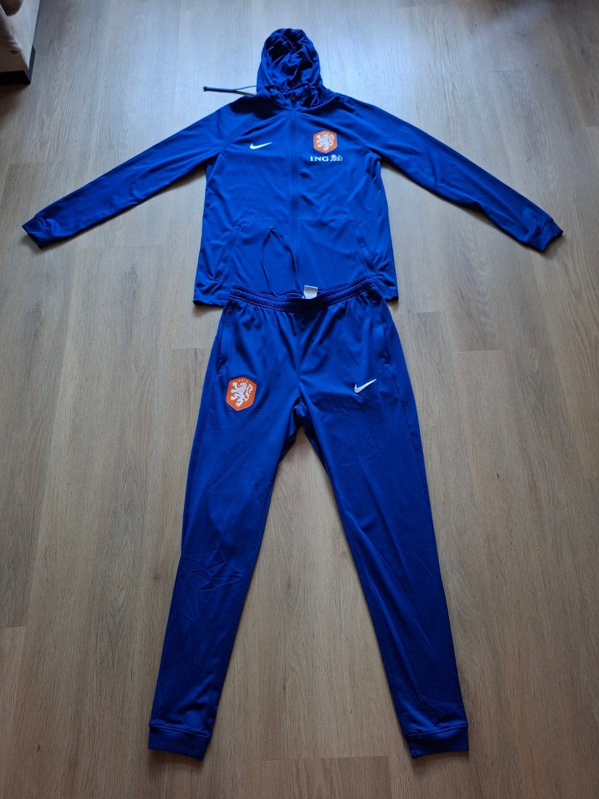 Nike Trainingspak Nederlandse elftal Maat M, Verzenden, Zo goed als nieuw, Maat 48/50 (M)