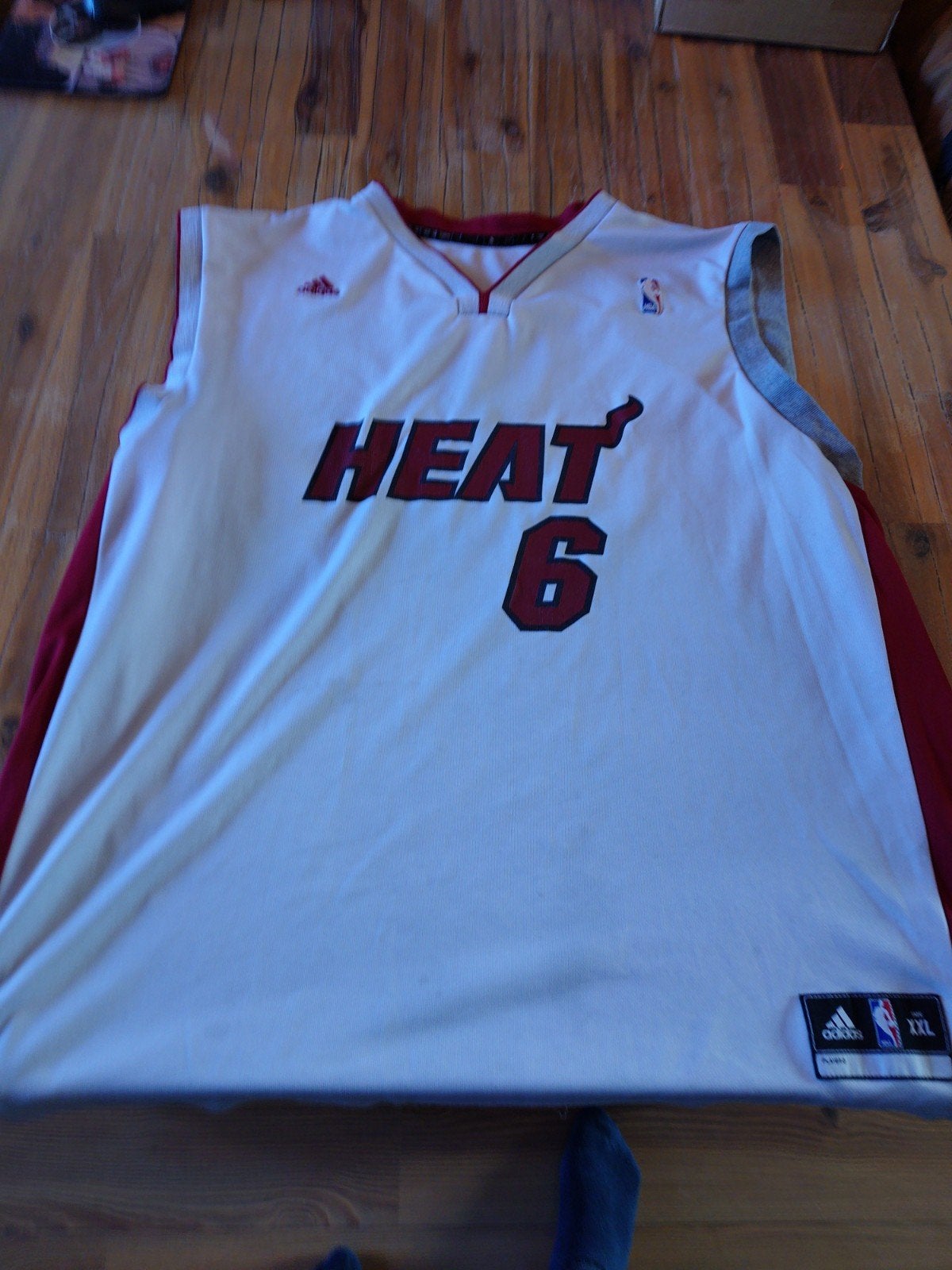 Miami Heat LeBron James 6 wedstrijd tenue, Ophalen of Verzenden, Gebruikt, Kleding