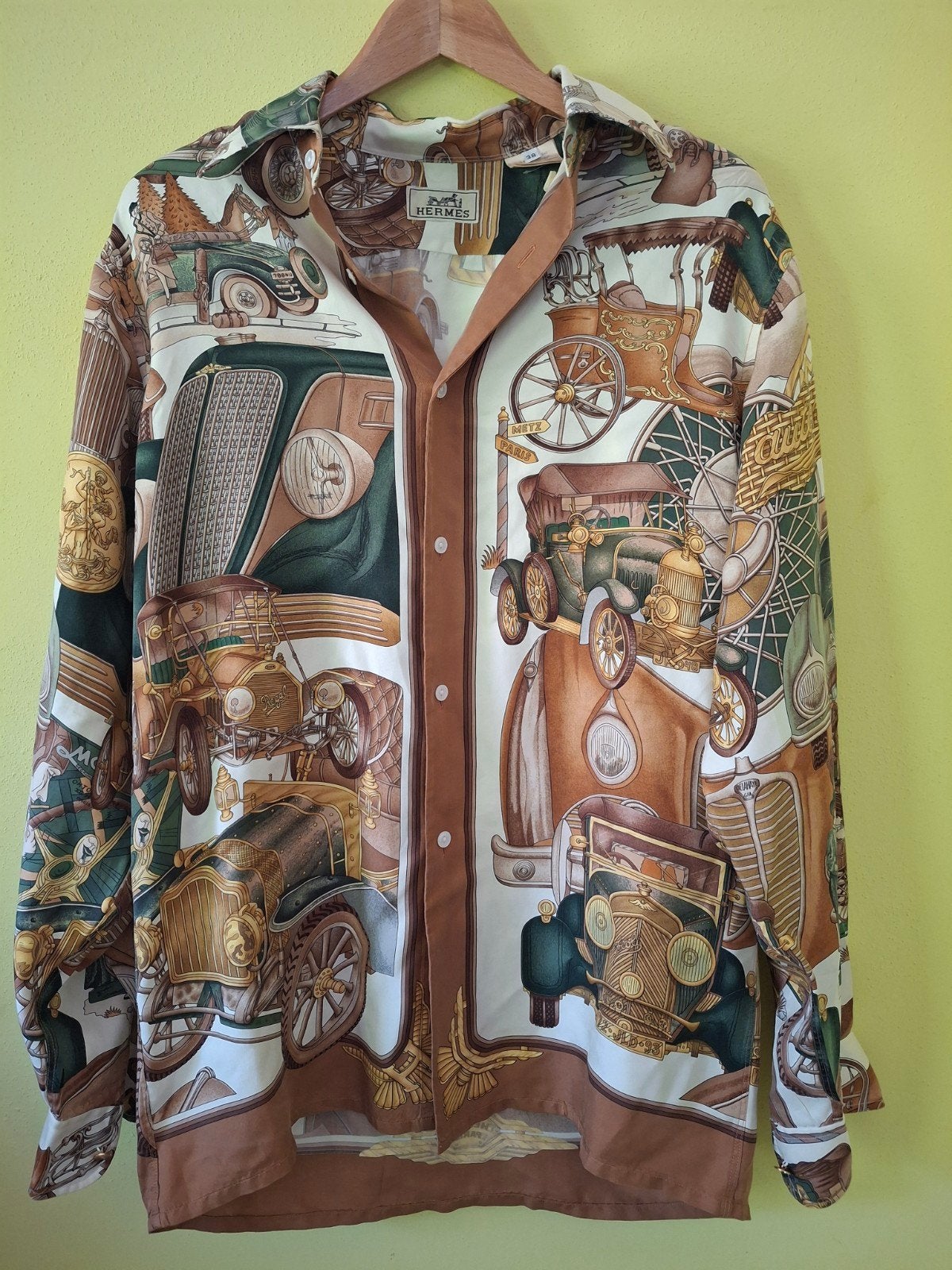 Vintage Hermès Zijden Blouse Maat 38 / 40 print van auto's, Maat 38/40 (M), Beige, Ophalen of Verzenden, Gedragen