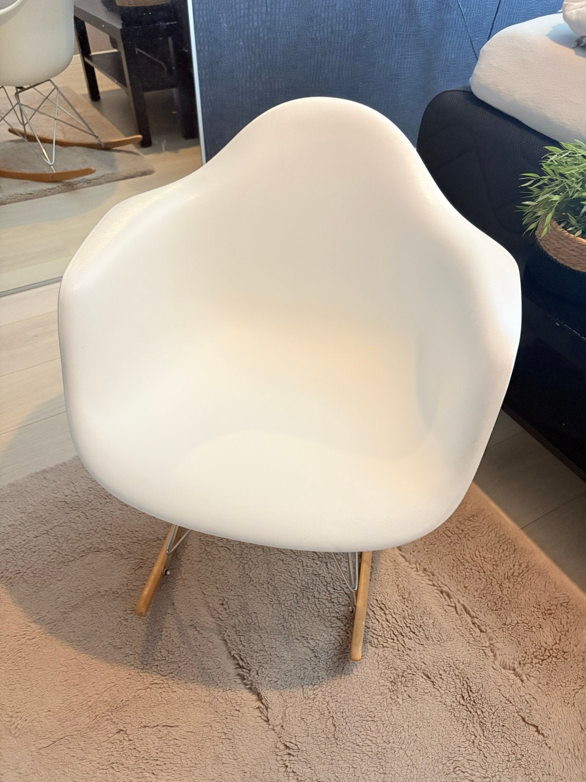 Witte schommelstoel, modern design, Huis en Inrichting, Ophalen, Kunststof, Wit, Zo goed als nieuw