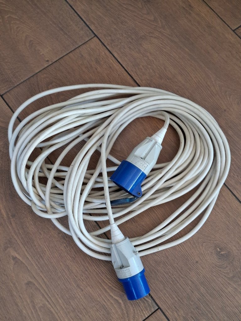 Verloopkabel.Scame. Snoer 20 meter. CEE. 3 polig en contra, Ophalen of Verzenden, Gebruikt