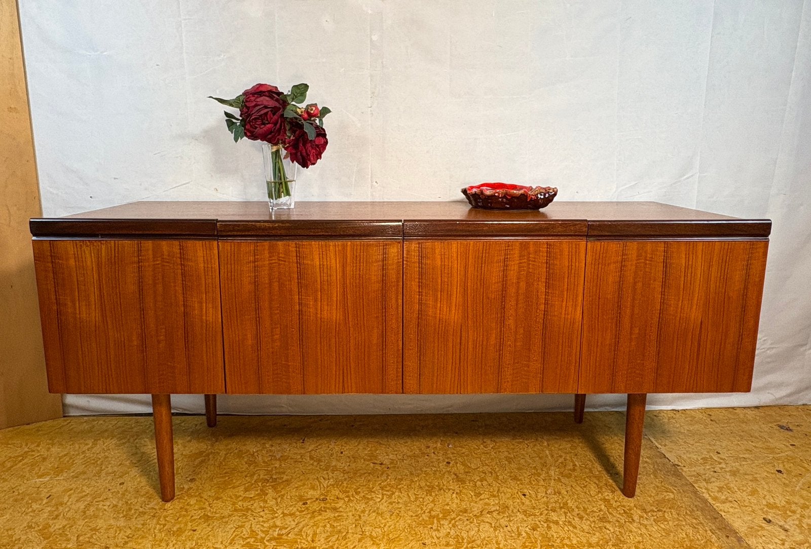 Gratis bezorging!Vintage G-Plan Teak Dressoir MidCentury1960, Huis en Inrichting, Mid century retro vintage teak dressoir GPlan 1960 deens design