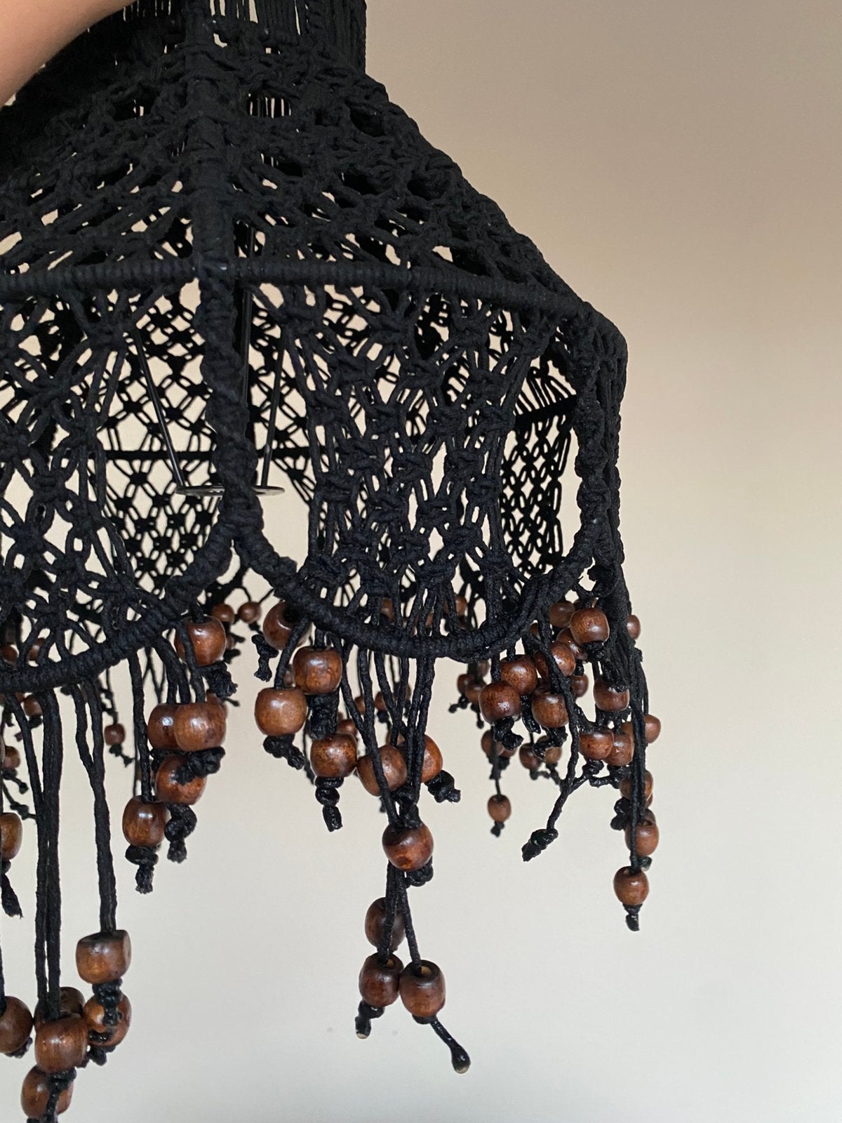 Unieke handgemaakte bohemian macrame lampenkap met kralen, Ophalen of Verzenden, Zo goed als nieuw
