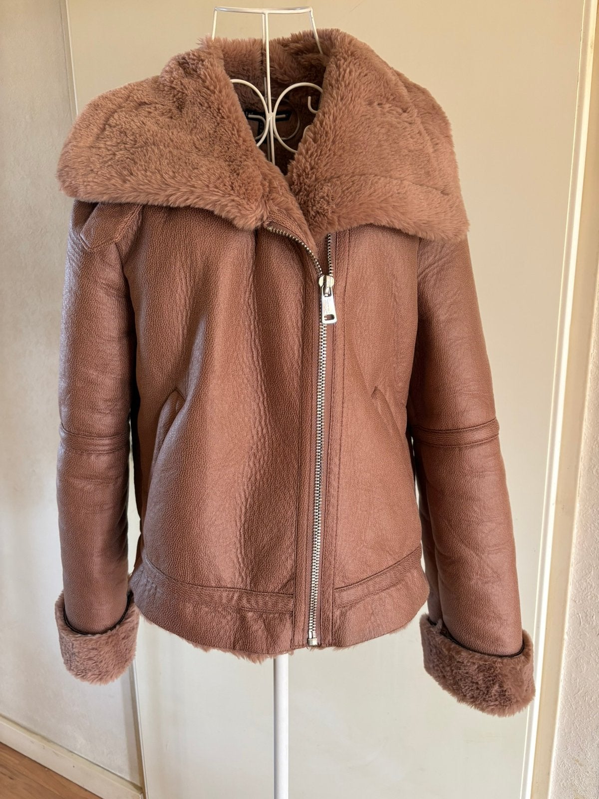 Nieuw faux fur oversized bikerjack van de Zara mt Xs, Bruin, Nieuw, Ophalen of Verzenden, Maat 34 (XS) of kleiner