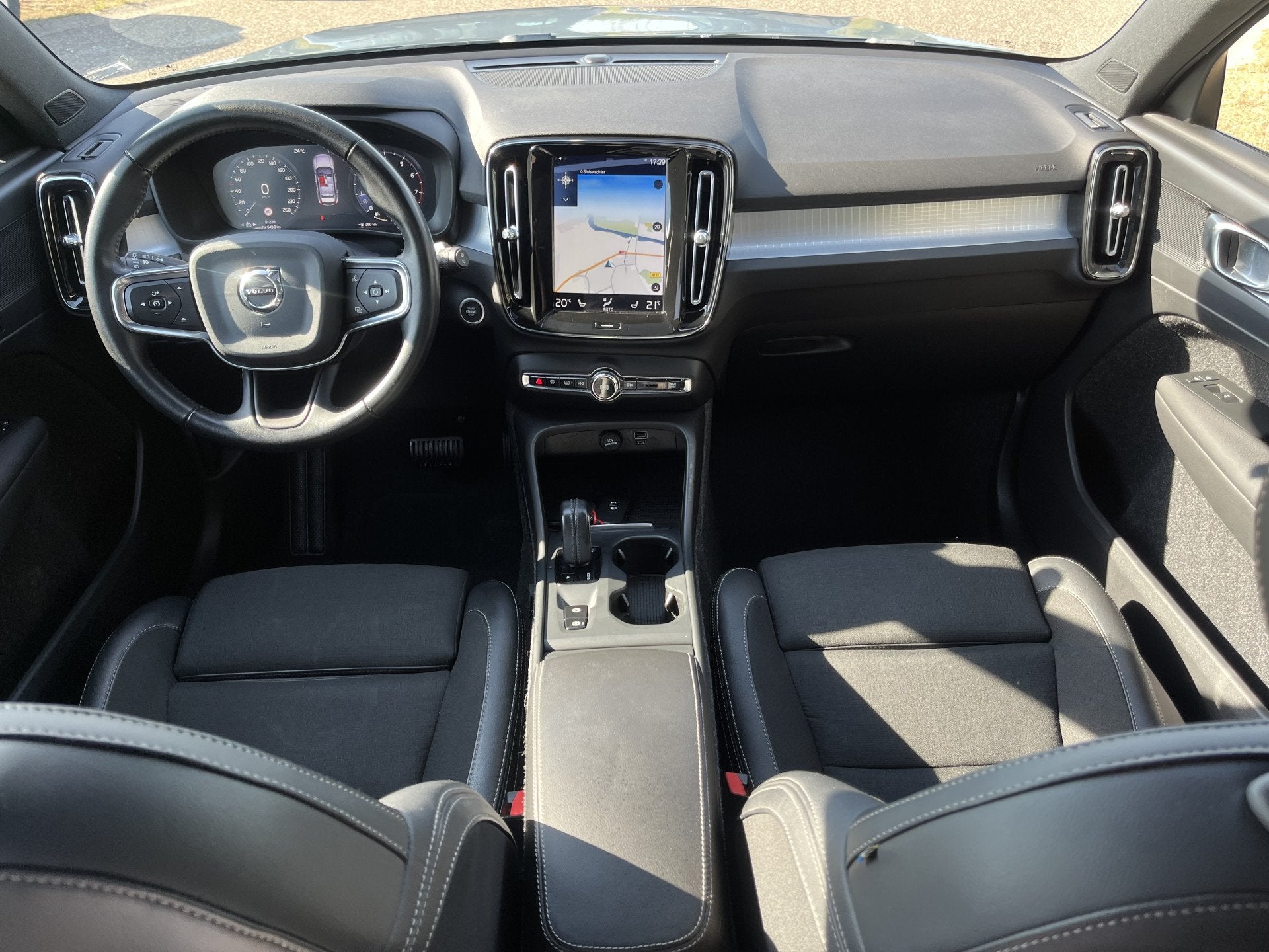 Volvo XC40 1.5 T3 Momentum Pro 164 PK / Camera / Elek. Achte, Auto's, Volvo, 12 maanden, Gebruikt, Origineel Nederlands, Bedrijf