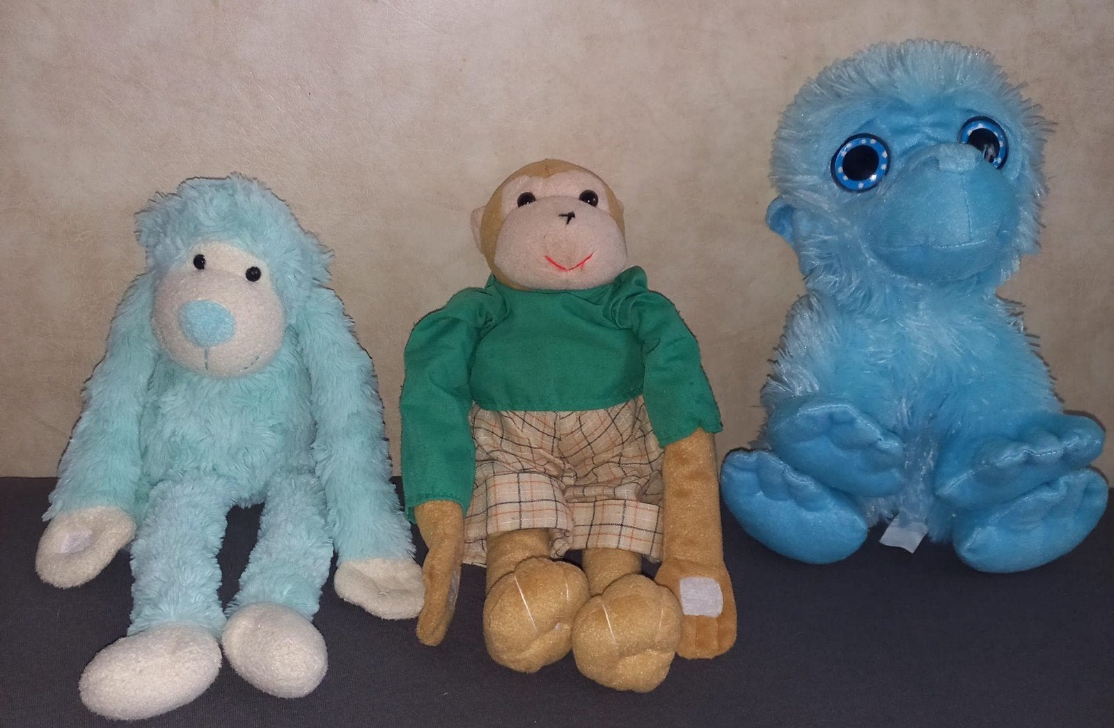Leuke knuffels: 2 blauwe apen en 1 bruine aap per stuk 7,50, Blauw, Ophalen of Verzenden, Zo goed als nieuw, Middelgroot (20 tot 80 cm)