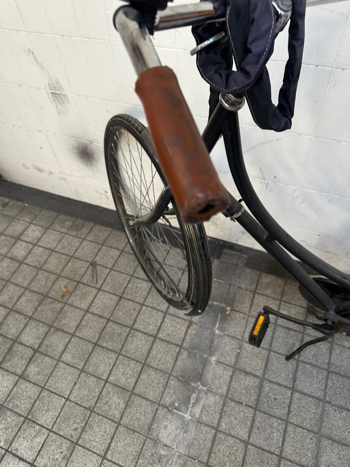 Oma fiets dames, Fietsen en Brommers, Ophalen, Zo goed als nieuw, Terugtraprem