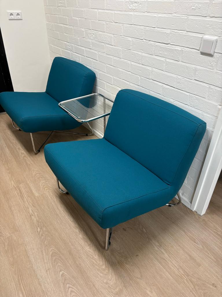 Comfortabele blauwe stoelen met bijzettafeltje, Ophalen, Gebruikt, Twee, Blauw