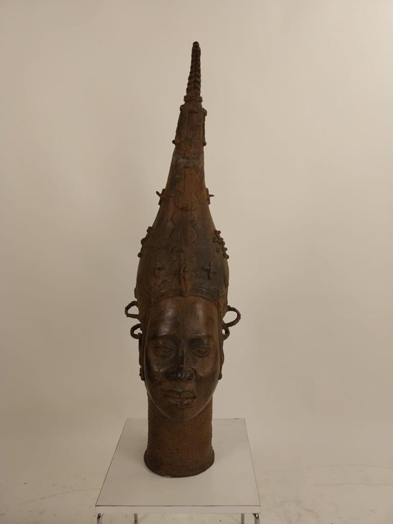 bronzen beeld uit Benin, Nigeria, Ophalen