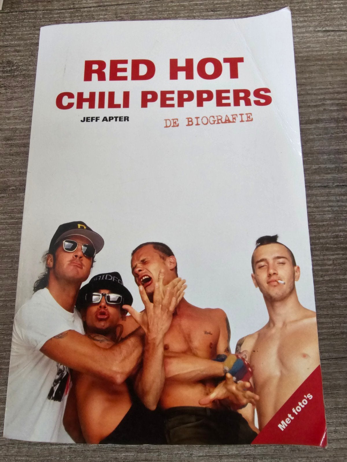 Red Hot Chili Peppers - De Biografie (Jeff Apter), Boeken, Ophalen of Verzenden, Gelezen, Jeff Apter