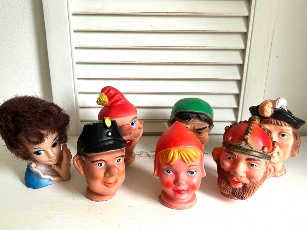 Vintage poppenkastpoppen gezichtjes zeven stuks, Antiek en Kunst, Ophalen