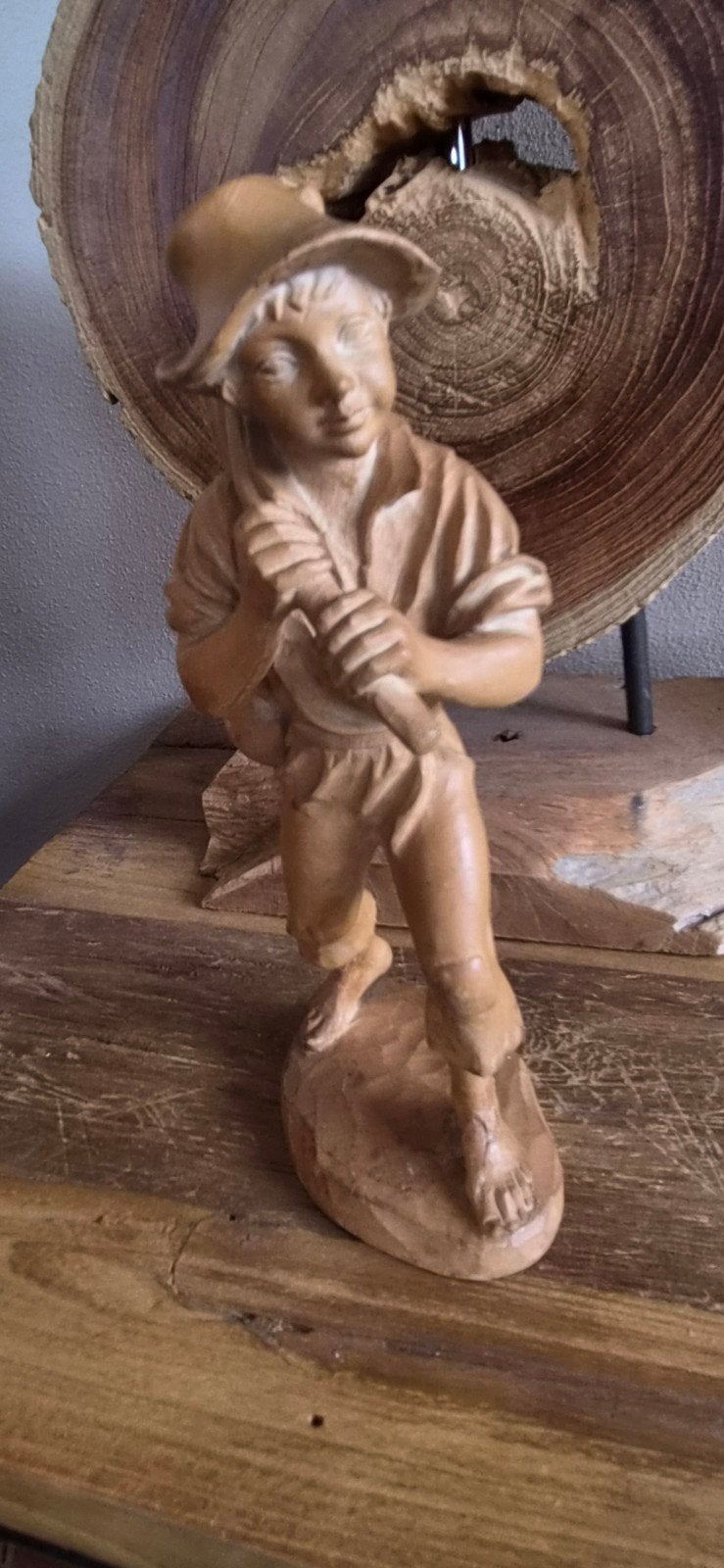 Houten beeldje jongen met knapzak, Antiek en Kunst, Ophalen of Verzenden