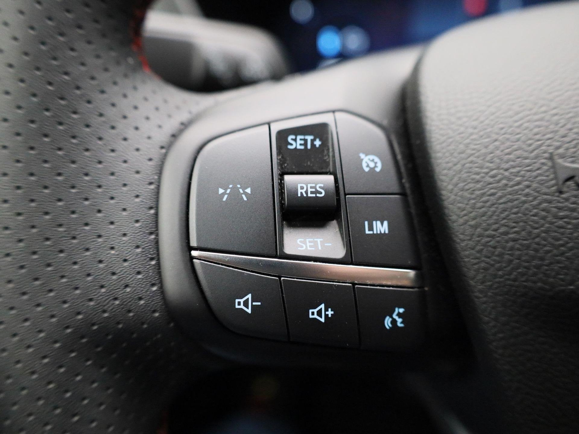 Foto 23 van Ford Kuga 2.5 PHEV ST-Line | Head up display | Camera achter