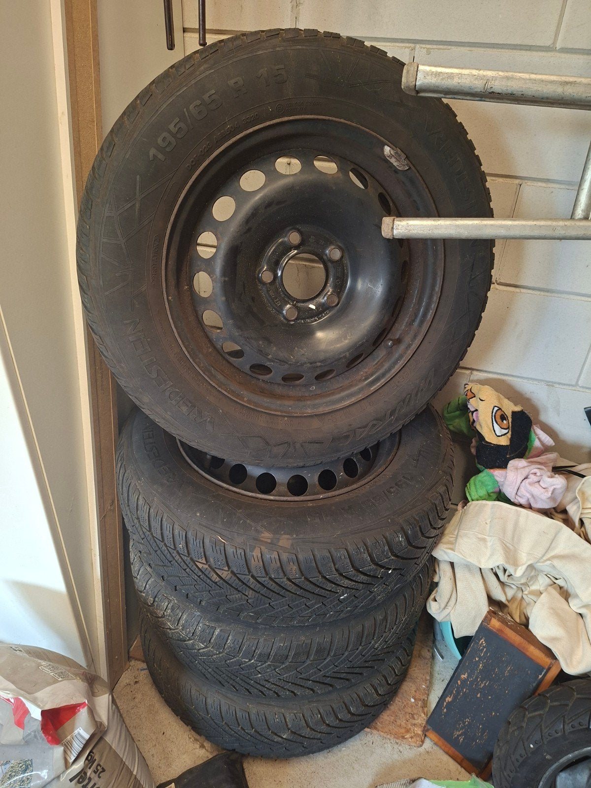 4 winterbanden Vredestein Wintrac 195/65 R15 op stalen velg, Auto-onderdelen, Ophalen, Gebruikt, 15 inch, Banden en Velgen