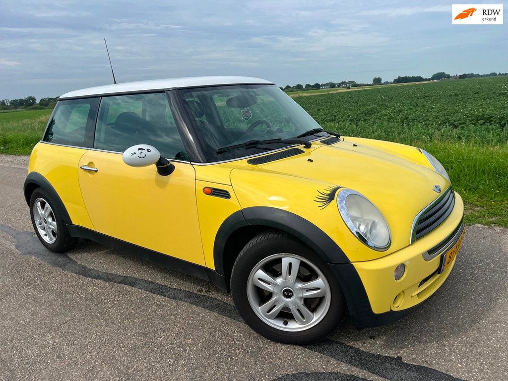 Mini 3-Deurs Cooper 1.6 / automaat yellow met apk, Auto's, Gebruikt, 4 cilinders, 4 stoelen, 1055 kg