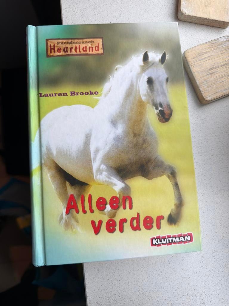 Paardenranch Heartland - Alleen verder (Lauren Brooke), Boeken, Ophalen of Verzenden, Gelezen, Fictie