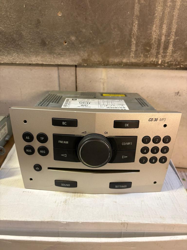 Opel CD 30 MP3 Autoradio Delphi Grundig 13251054, Auto diversen, Autoradio's, Ophalen of Verzenden, Gebruikt