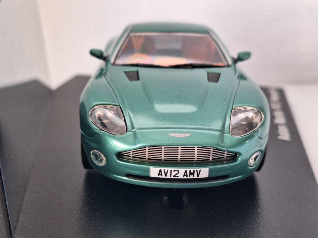 Carrera Evolution Aston Martin V12 Vanquish 25700, Carrera, Racebaan, Carrera, Carrera