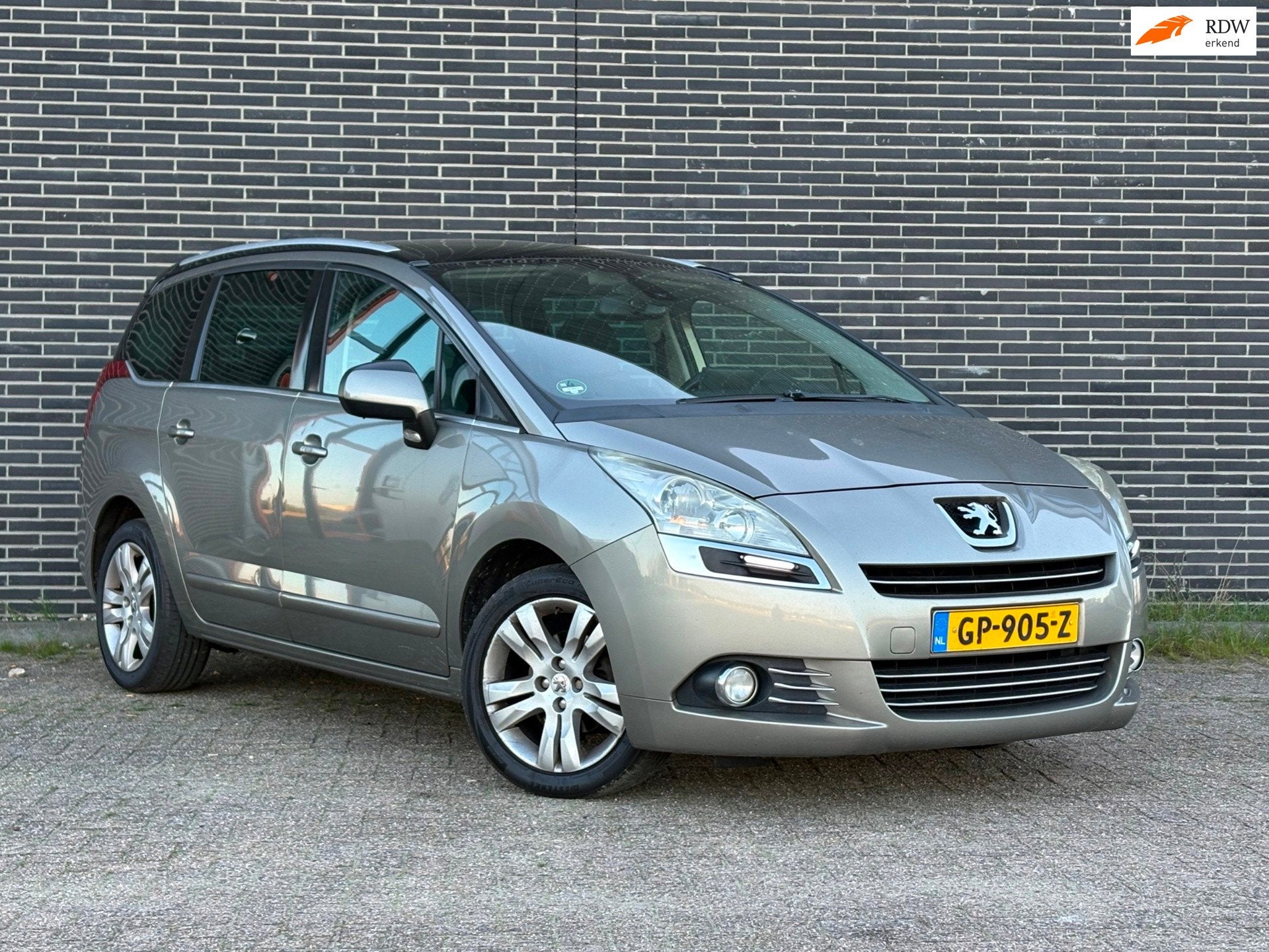 Peugeot 5008 1.6 HDiF GT 5p. Pano, Clima!, Auto's, Voorwielaandrijving, Euro 5, Gebruikt, 4 cilinders