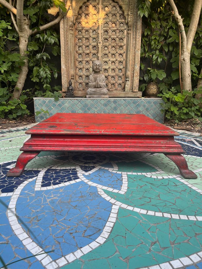 India salontafel oude bajot tafel Indiase rood, Antiek en Kunst, Antiek | Meubels | Tafels, Ophalen of Verzenden