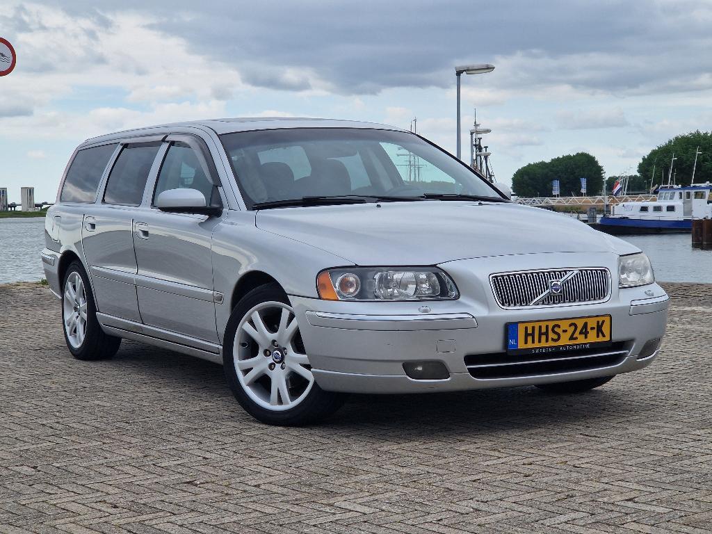 Volvo V70 2.4 Aut. | xenon | Japan | CarPlay | Lage KM, 1800 kg, Zwart, Stoelverwarming, Stationwagon