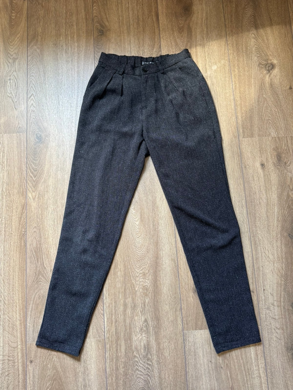 Donkergrijze pantalon Amisu maat 34, Ophalen of Verzenden, Maat 34 (XS) of kleiner, Gedragen, Grijs