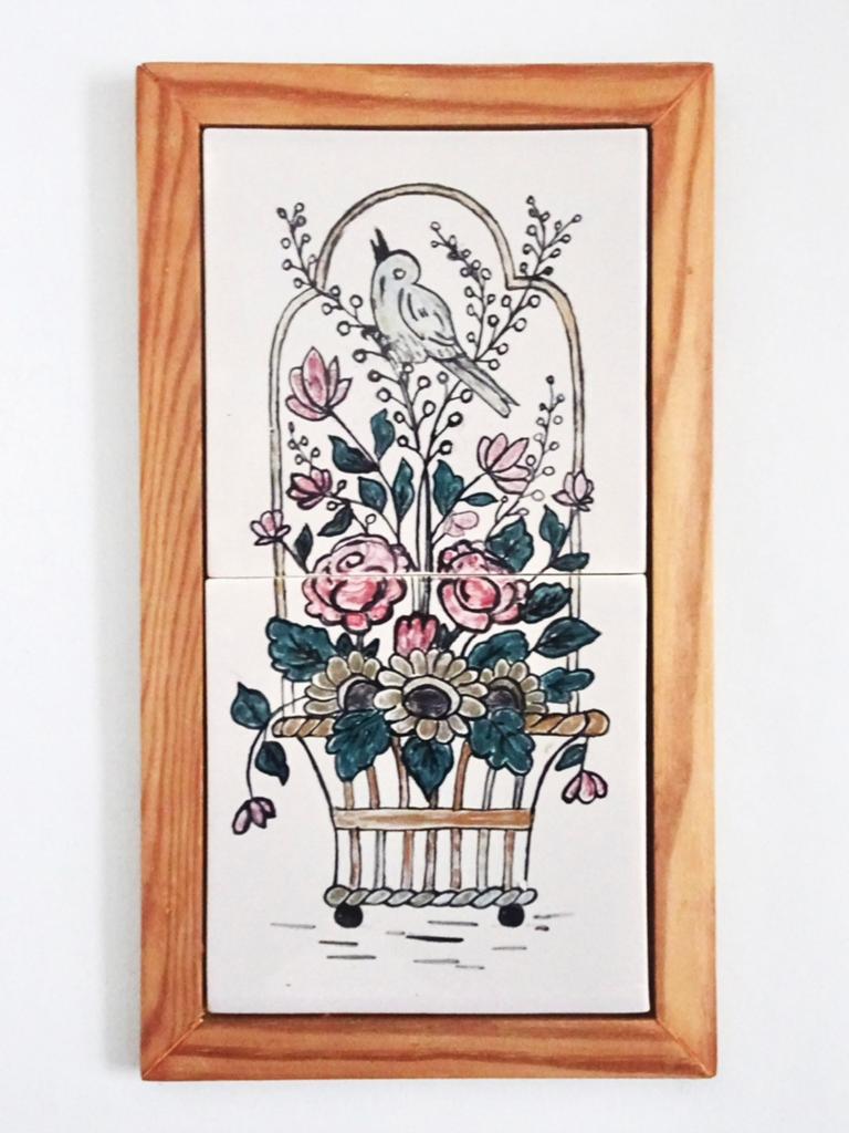 Vintage tegel tableau tegels vogel mand bloemen lijst hout, Ophalen, 30 cm, Ingelijst, Steen/keramiek